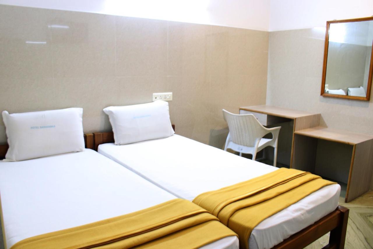Hotel Saravanaa Madras Buitenkant foto